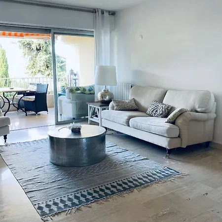 Sea View Pool Bright And Modern Flat Near Apartman